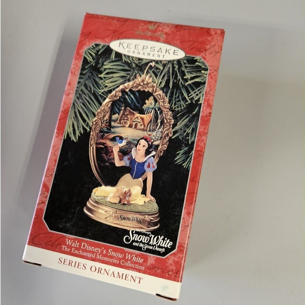Hallmark Keepsake Ornament Walt Disney Snow White Vintage 1998 NEW *